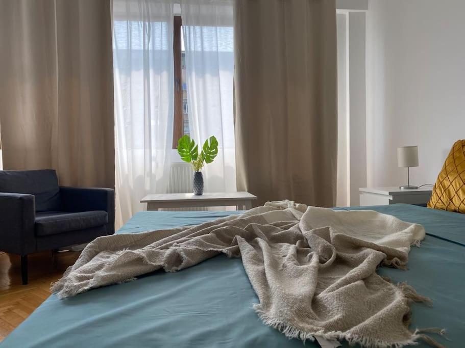 2 Bedroom Apartment With Terrace In City Center Бухарест Екстер'єр фото
