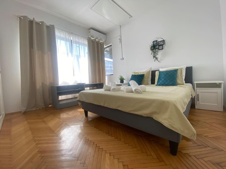 2 Bedroom Apartment With Terrace In City Center Бухарест Екстер'єр фото