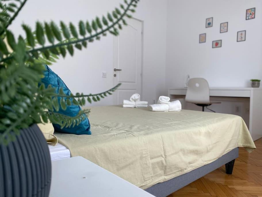 2 Bedroom Apartment With Terrace In City Center Бухарест Екстер'єр фото