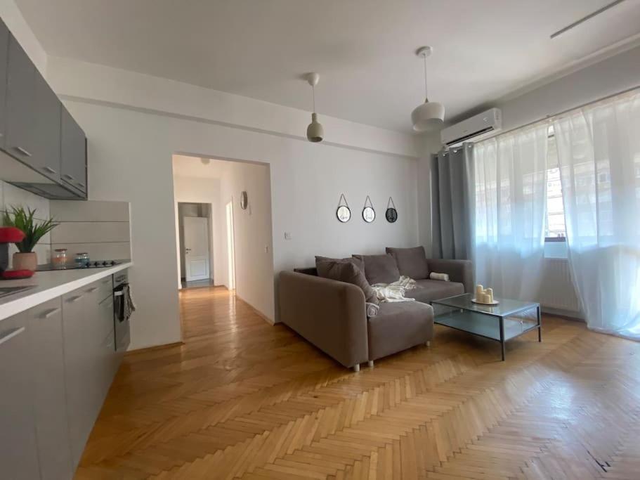 2 Bedroom Apartment With Terrace In City Center Бухарест Екстер'єр фото